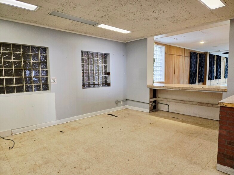 More Photos Of 220 E Galena Blvd, Aurora Storefront For Sale
