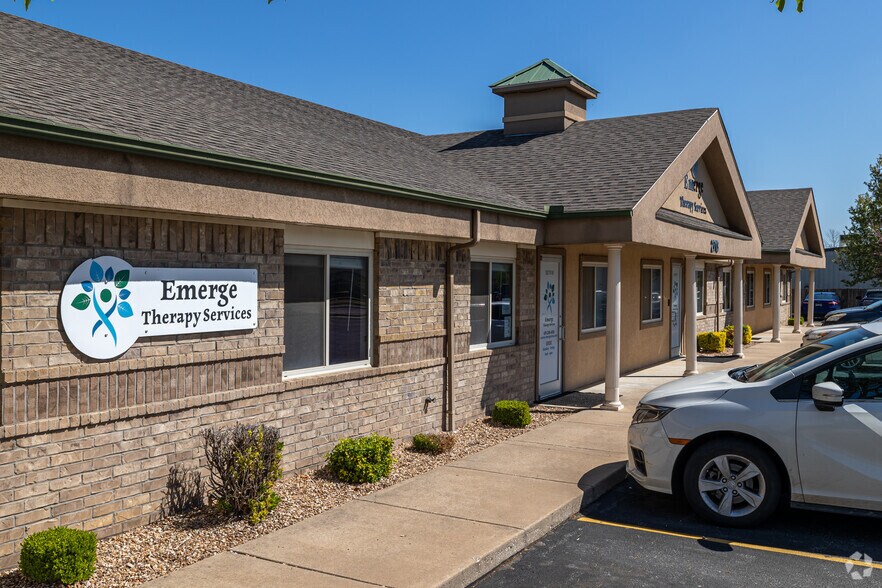 More Photos Of 2709 SE I St, Bentonville Unknown For Lease