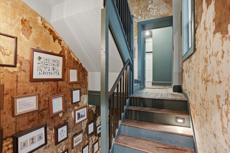 More Photos Of 140 N 2nd St, Philadelphia Hotel For Sale