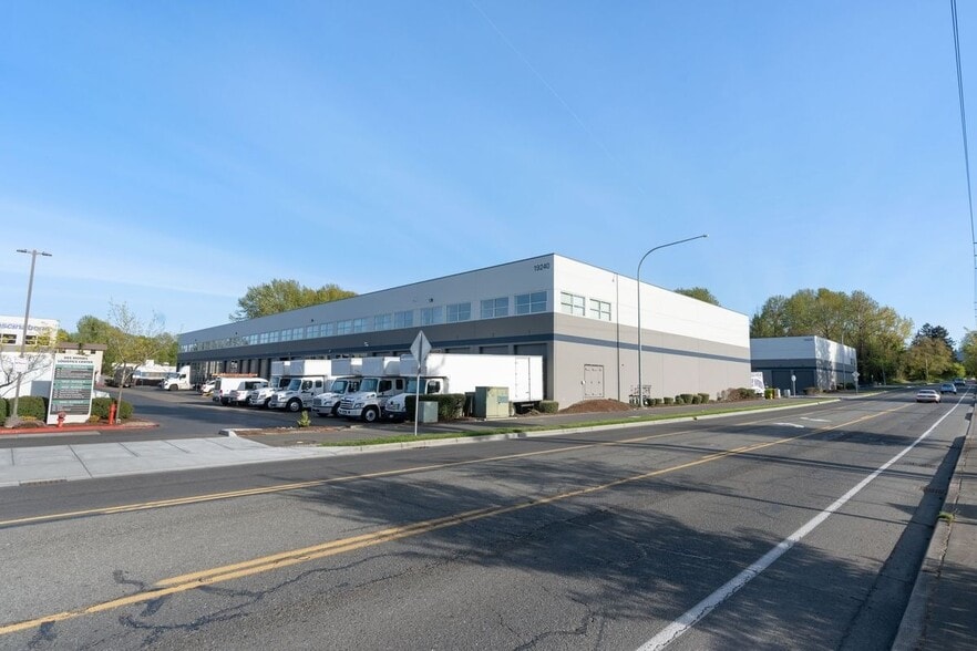 More Photos Of 19240 Des Moines Memorial Dr, Seatac Warehouse For Lease