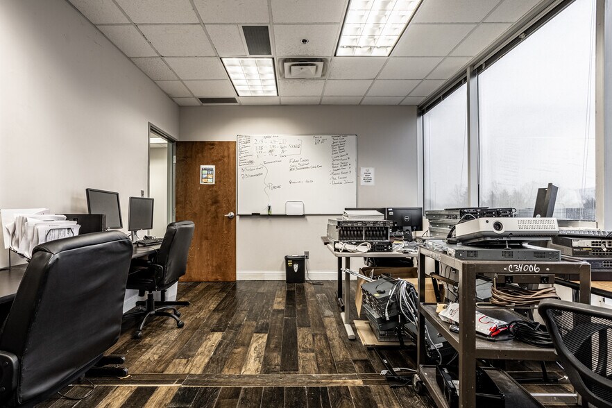 More Photos Of 777 Beachway Dr, Indianapolis Medical For Lease