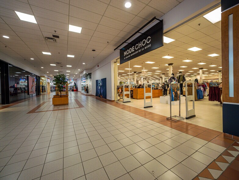 More Photos Of 1055 Av Du Pont S, Alma General Retail For Lease
