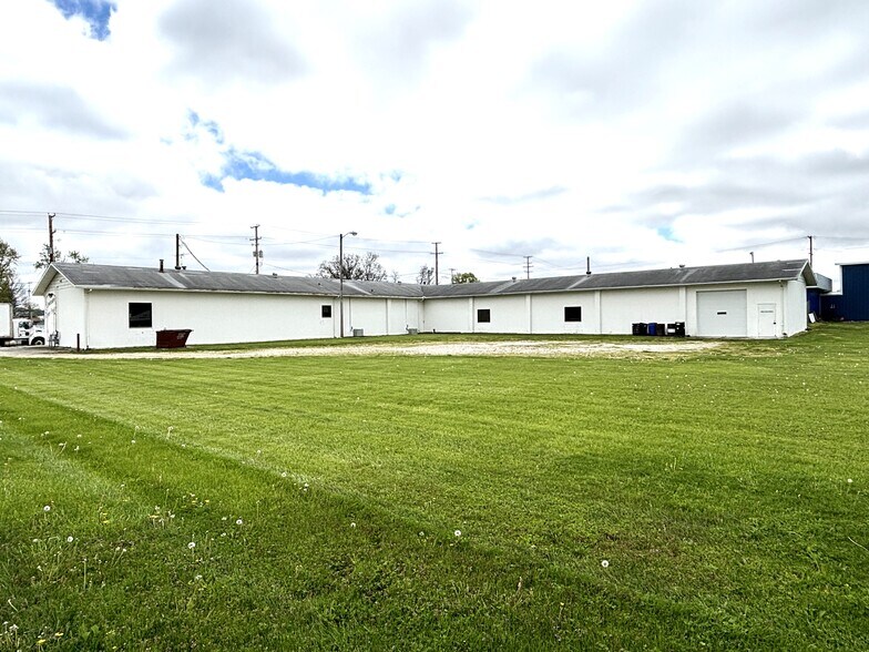 More Photos Of 1309 S Nebo Rd, Muncie Freestanding For Sale