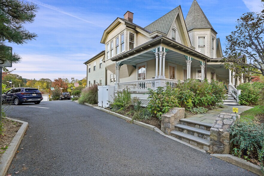 More Photos Of 413-415 Bedford Rd, Pleasantville Office For Lease