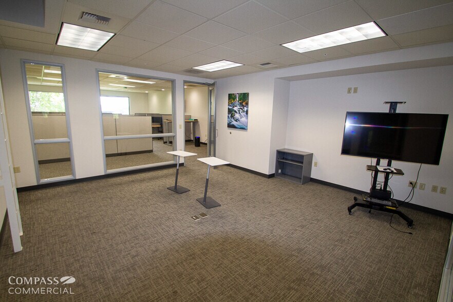 More Photos Of 123 SW Columbia St, Bend Office For Lease