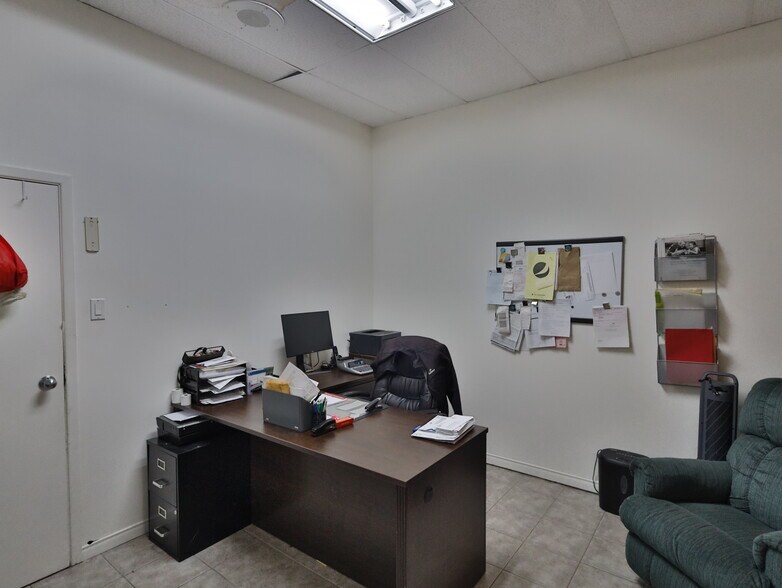 More Photos Of 859 Rue De La Vérendrye, Trois-Rivières General Retail For Sale