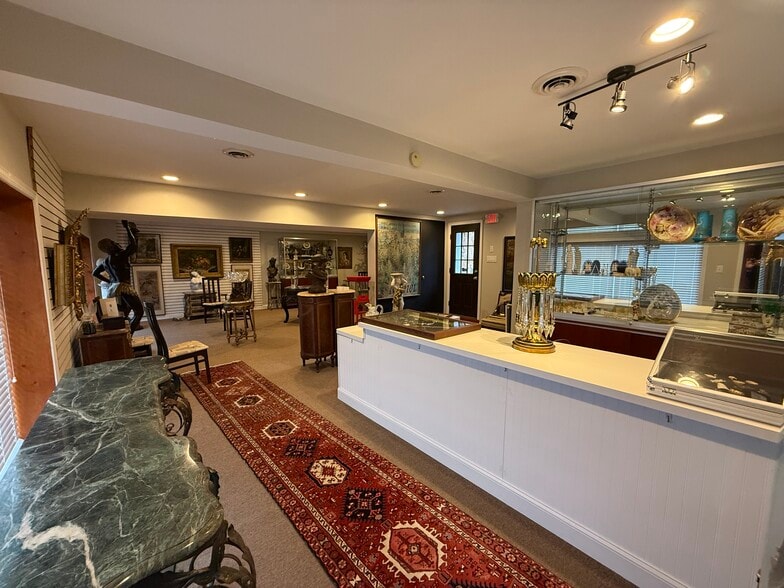 More Photos Of 1124 Lincoln Ave, Prospect Park Freestanding For Lease