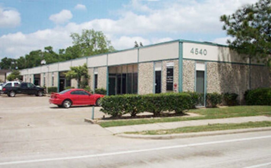 More Photos Of 4540 W 34th St, Houston Flex For Lease