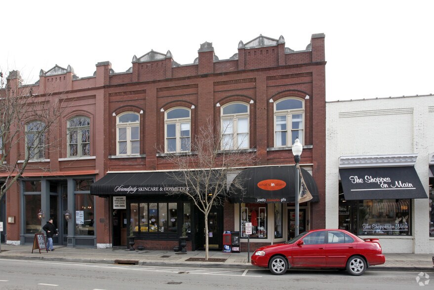 More Photos Of 407 Main St, Franklin Office For Lease