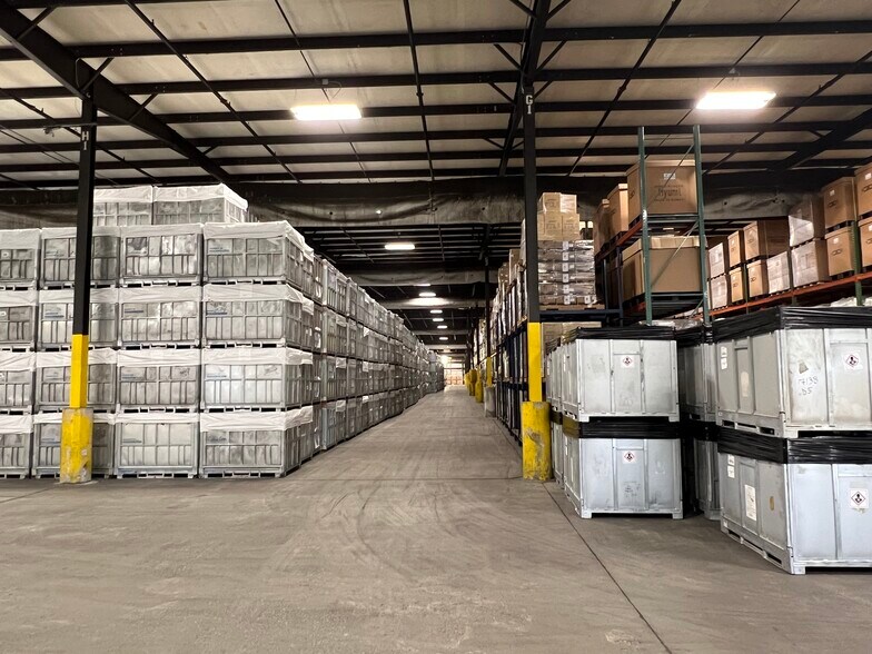More Photos Of 1136 Dunlop Ln, Clarksville Warehouse For Lease