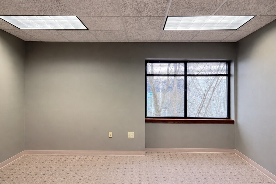 More Photos Of 37 Sandstone Cir, Jackson Medical For Lease