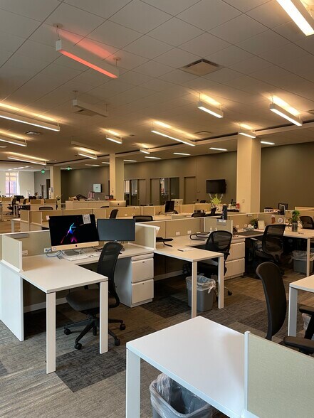 More Photos Of 49 W Maryland St, Indianapolis Storefront For Lease