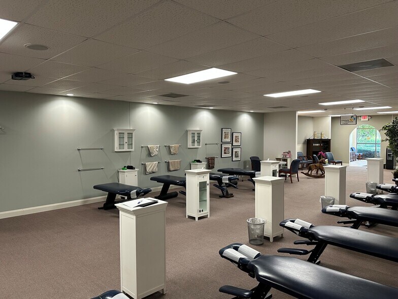 More Photos Of 127 Capista Dr, Shorewood Office For Sale