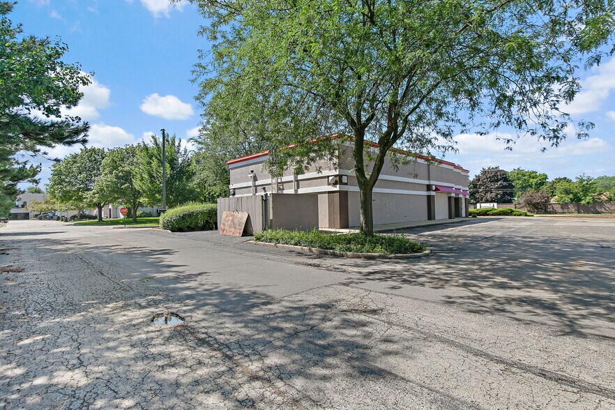 More Photos Of 240 Douglas Rd, Oswego Fast Food For Lease
