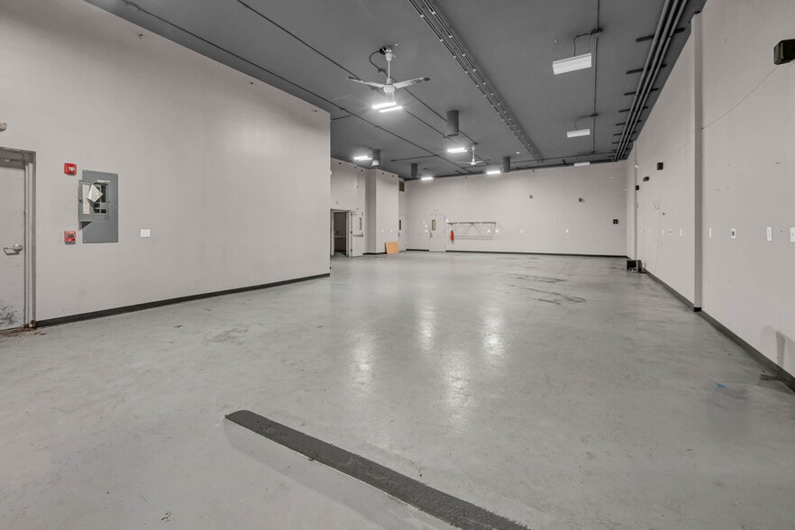 More Photos Of 20 Federal Rd, Brookfield Storefront For Lease