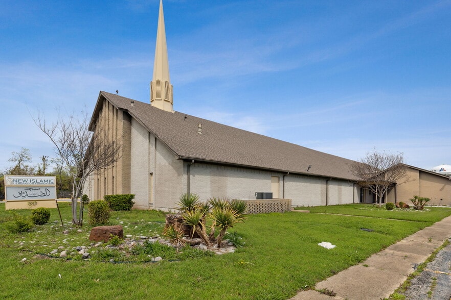 More Photos Of 1919 S Collins St, Arlington Religious Facility For Sale