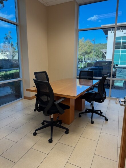 More Photos Of 885 Patriot Dr, Moorpark Research And Development For Lease
