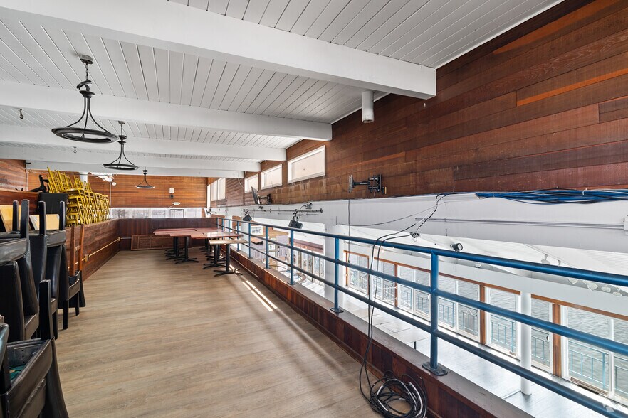 More Photos Of 15 Embarcadero W, Oakland General Retail For Sale