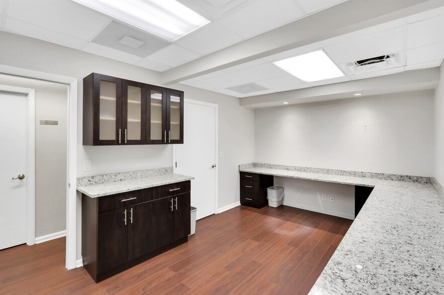 More Photos Of 2240 Palm Beach Lakes Blvd, West Palm Beach Office For Sale