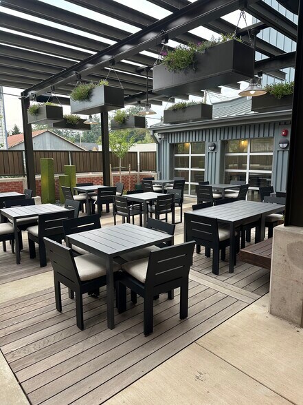 More Photos Of 300-304 Ferry St, Dayton Storefront For Lease