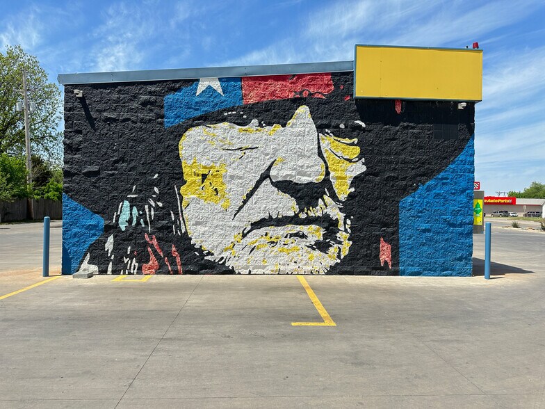 More Photos Of 904-914 SW Lee Blvd, Lawton Specialty For Sale