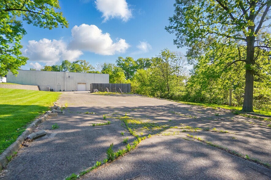 More Photos Of 50 Eswin St, Cincinnati Freestanding For Sale