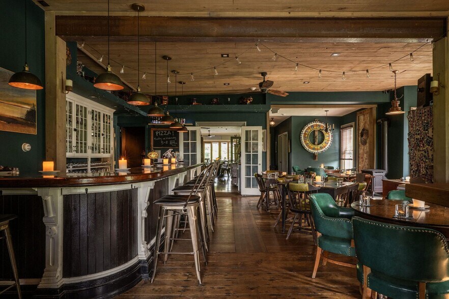 More Photos Of 102 Main St, Jefferson Hotel For Sale