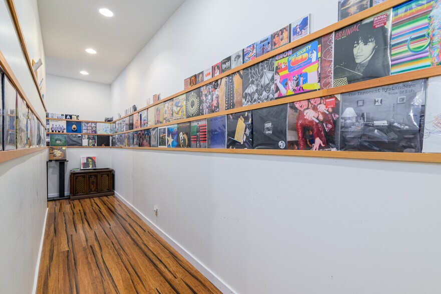 More Photos Of 1721 E Main St, Ventura Storefront For Sale