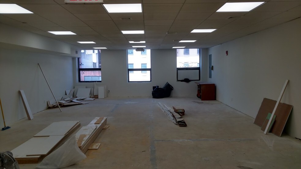 More Photos Of 412 Eighth Ave, New York Loft Creative Space For Lease