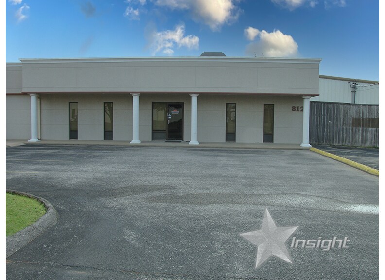 More Photos Of 810-812 SE 3rd St, Lawton Light Manufacturing For Sale