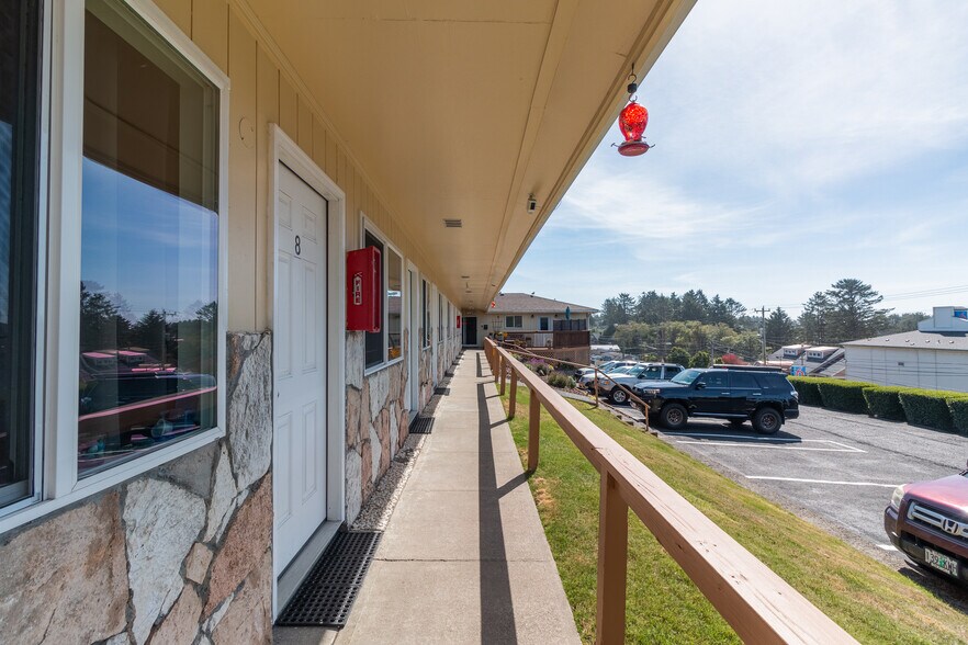 More Photos Of 3510 NE Highway 101, Lincoln City Hotel For Sale