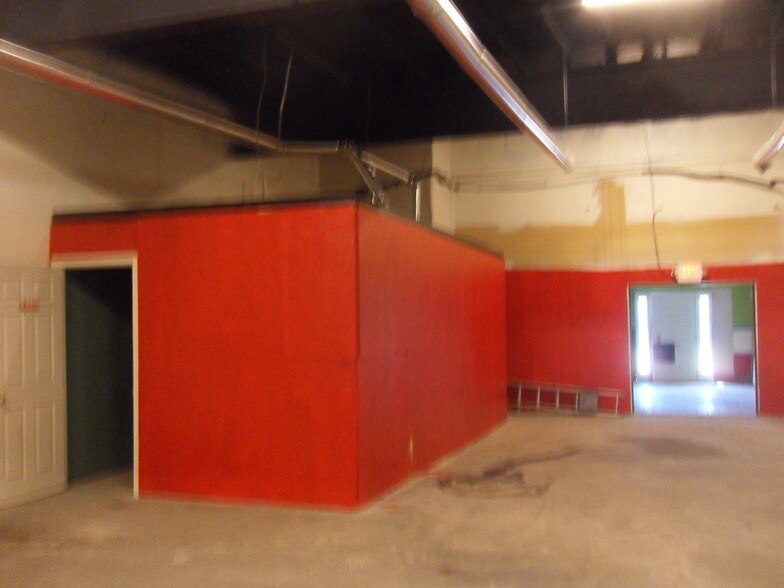 More Photos Of 4101-4121 Reisterstown Rd, Baltimore Freestanding For Sale