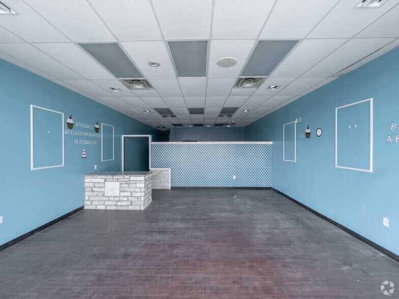 More Photos Of 2000 SE Loop 410, San Antonio General Retail For Lease