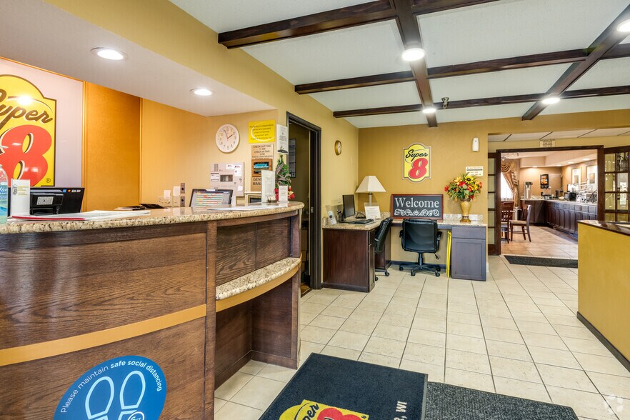 More Photos Of 917 E Milwaukee St, Whitewater Hotel For Sale