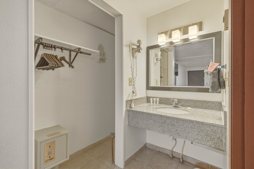 More Photos Of 311 E Main St, Vernal Hotel For Sale