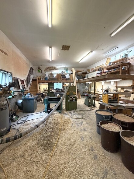 More Photos Of 9-22 South End Plz, New Milford Flex For Sale