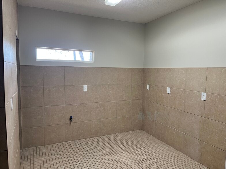 More Photos Of 8141 Ramona Blvd, Jacksonville Medical For Lease