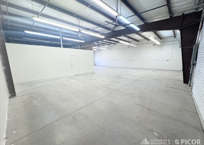 More Photos Of 6898-6902 N Camino Martin, Tucson Warehouse For Lease