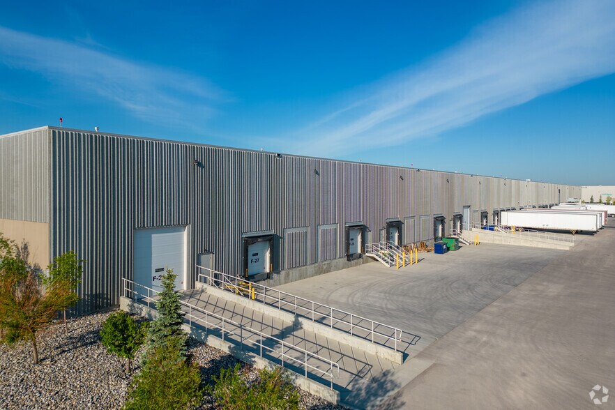 More Photos Of 10760 25th St NE, Calgary Warehouse For Lease