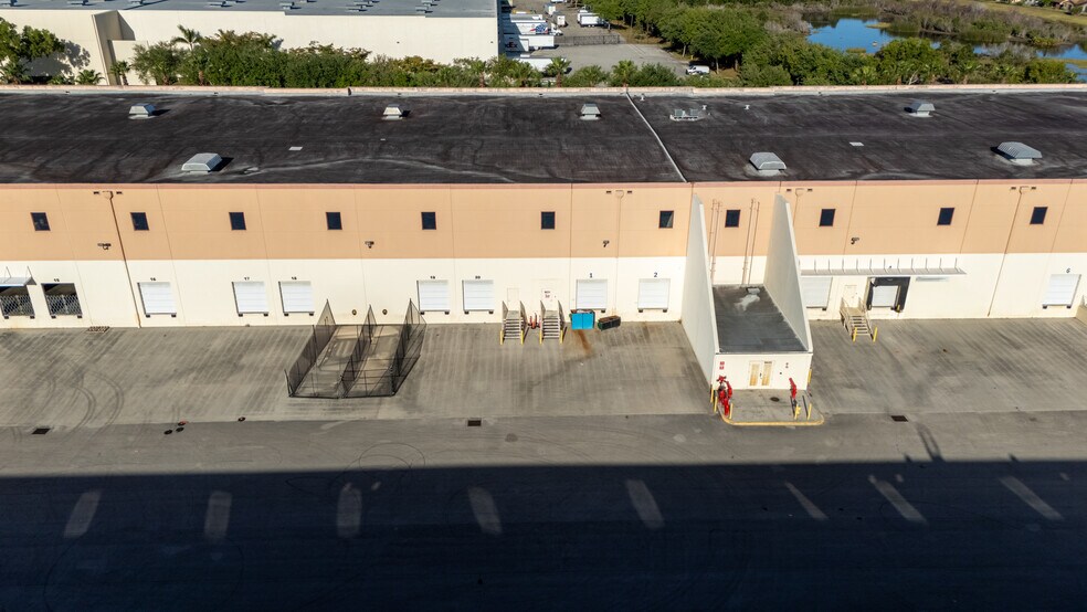 More Photos Of 9627-9641 Premier Pky, Miramar Warehouse For Lease