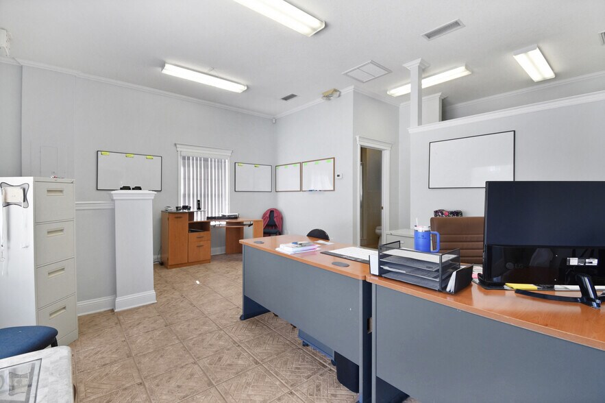 More Photos Of 2071 Dobbs Rd, Saint Augustine Flex For Sale