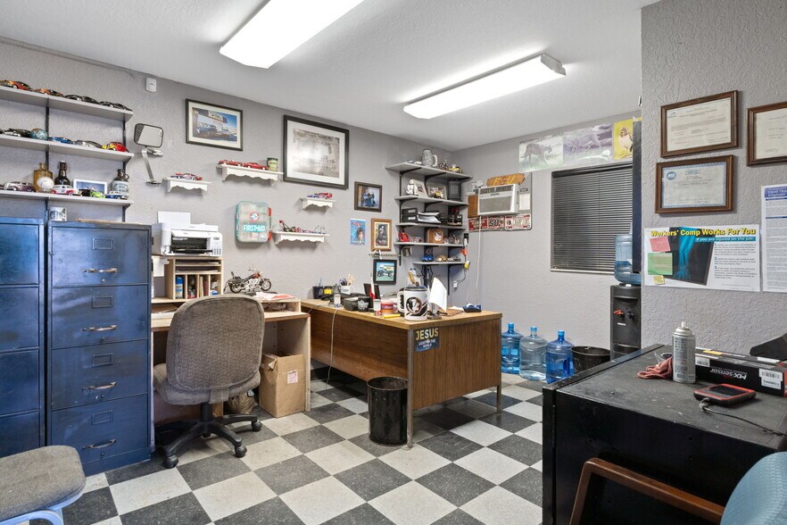 More Photos Of 6826 Ridge Rd, Port Richey Auto Repair For Sale