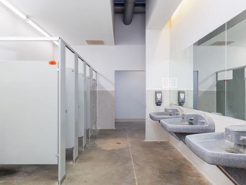 More Photos Of 7207 W FM 696, Elgin Industrial For Sale