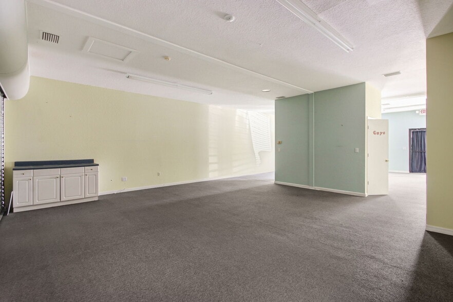 More Photos Of 4601 E Moody Blvd, Bunnell Flex For Lease