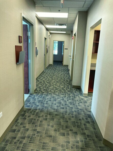 More Photos Of 900 Rand Rd, Des Plaines Medical For Lease