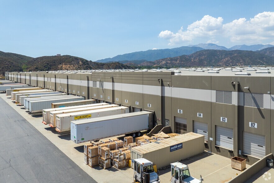 More Photos Of 7010 N Cajon Blvd, San Bernardino Distribution For Lease