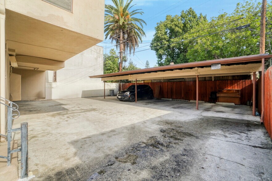 More Photos Of 904 N Spaulding Ave, Los Angeles Apartments For Sale