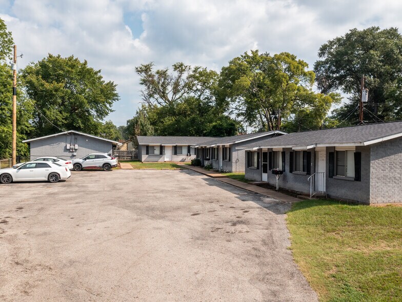 More Photos Of 411 Johnson St, Marshall Apartments For Sale