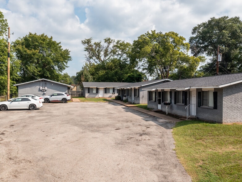 More Photos Of 411 Johnson St, Marshall Apartments For Sale