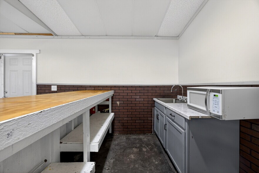 More Photos Of 4350 Augusta Rd, Lexington Restaurant For Sale